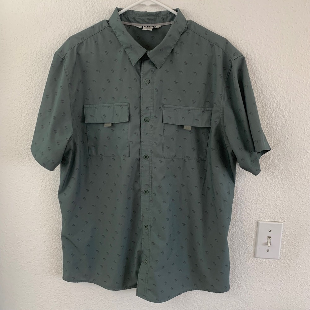 Voyager Mens Large Short Sleeve Button Down Shirt Sage Green Joshua Tree Print‎